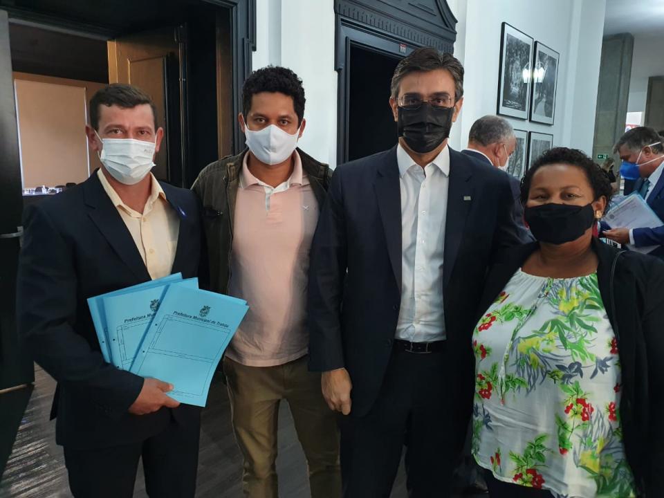 Foto 5 de 10 — Vereadores e prefeito de Trabiju buscam recursos junto ao governo estadual